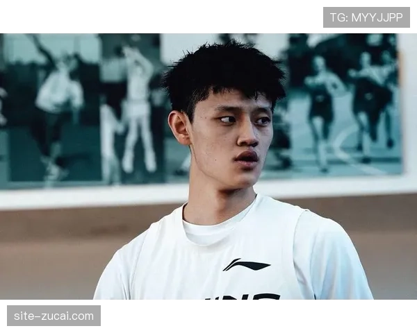 北青：曾凡博首场防守表现欠佳未能获得教练组认可